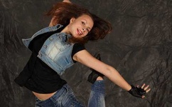 宝宝把腿开大点就不疼了视频免费